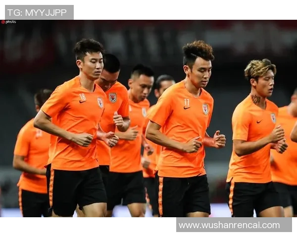 2017年上港与鲁能精彩对决集锦回顾展现足球魅力与激情瞬间