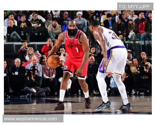 湖人对决快船激战正酣12月13日精彩赛事不容错过